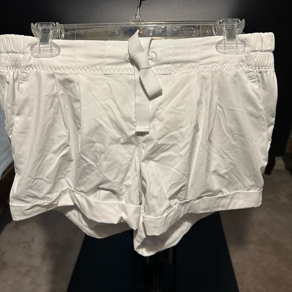 Lululemon shorts size 10